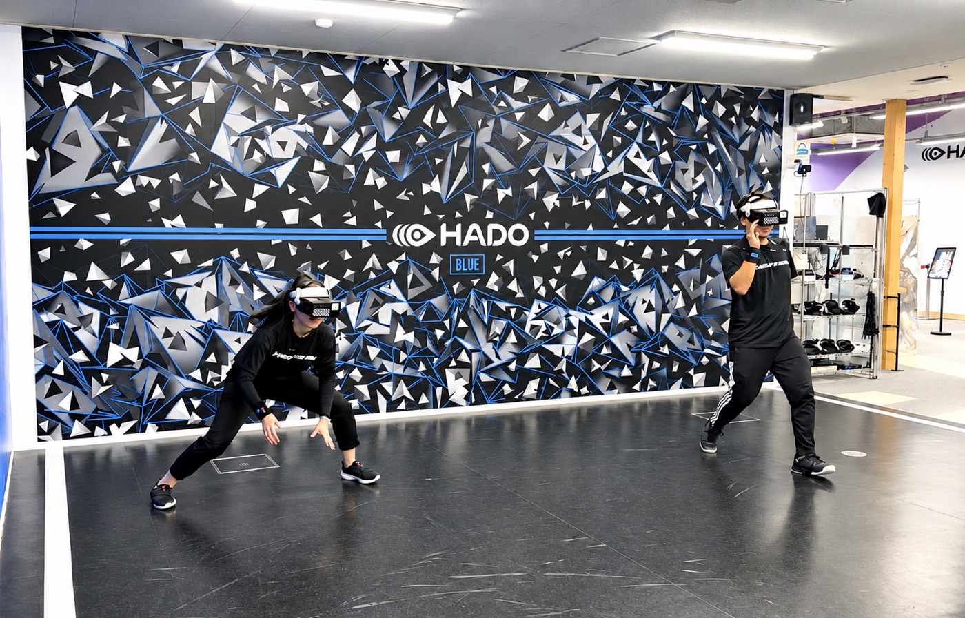 デジタルファンパークでHADOを楽しむ様子
